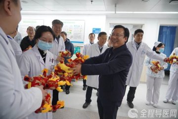 淮海醫(yī)管公司黨委書記、董事長馬金保春節(jié)慰問徐礦總醫(yī)院一線醫(yī)護